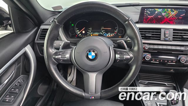 BMW 3-Series 2018 — photo 13