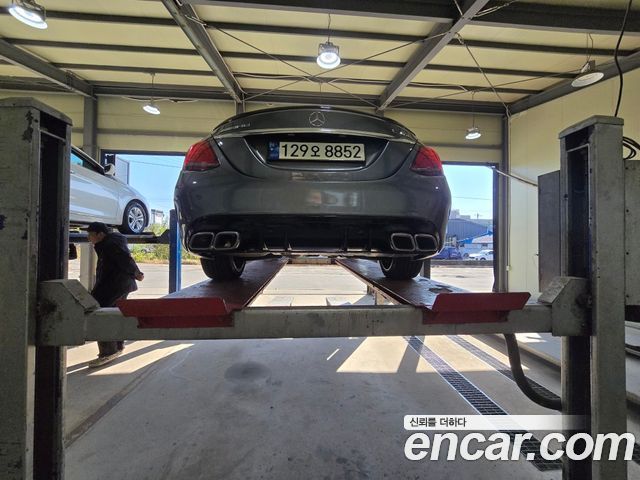 Mercedes-Benz C-Class 2019 — photo 2