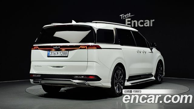 Kia Canival 2022 — photo 2