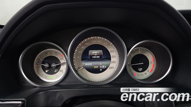 Mercedes-Benz E-Class 2015 — photo 8