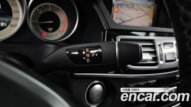 Mercedes-Benz E-Class 2015 — photo 9