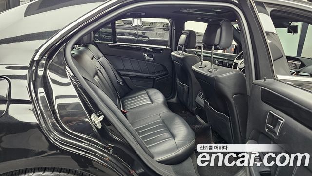 Mercedes-Benz E-Class 2015 — photo 12