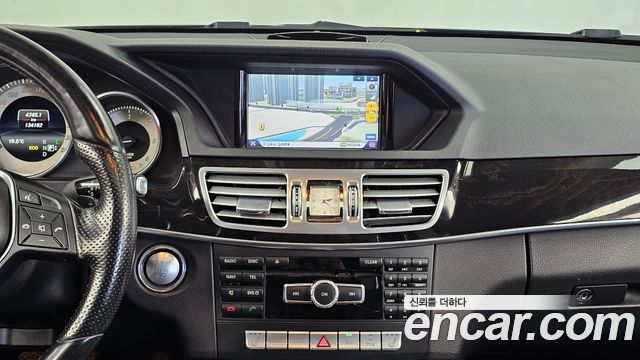 Mercedes-Benz E-Class 2015 — photo 14