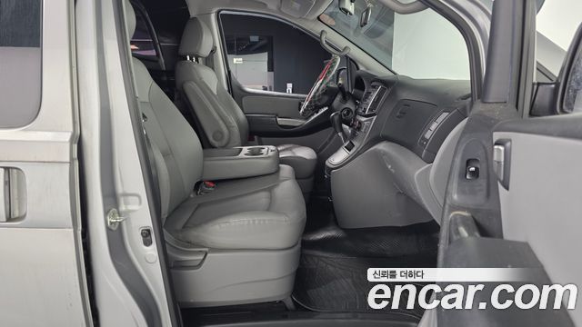 Hyundai Starex 2019 — photo 17