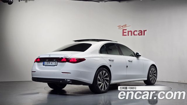 Mercedes-Benz E-Class 2025 — photo 2