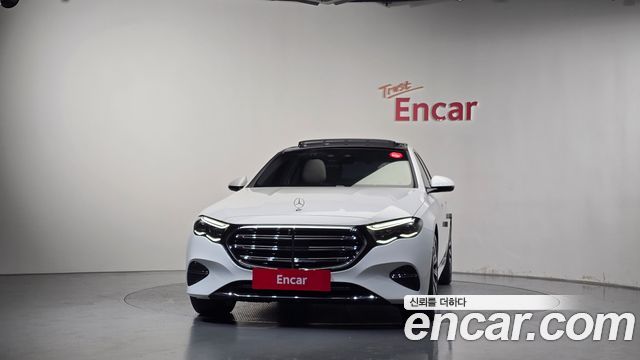 Mercedes-Benz E-Class 2025 — photo 3