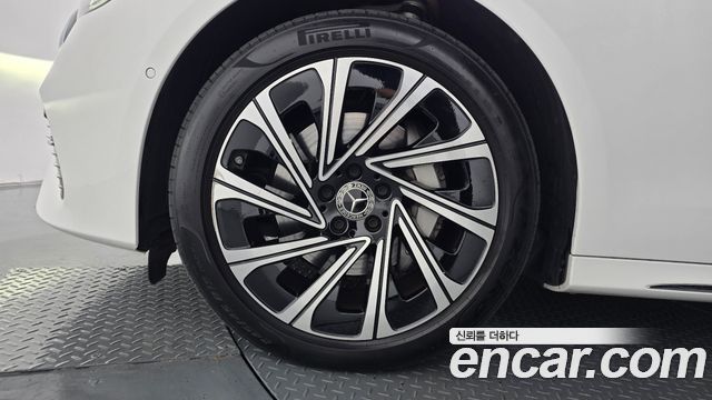Mercedes-Benz E-Class 2025 — photo 5