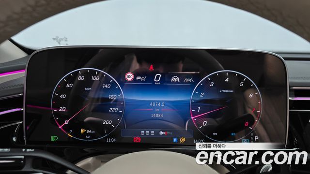 Mercedes-Benz E-Class 2025 — photo 11