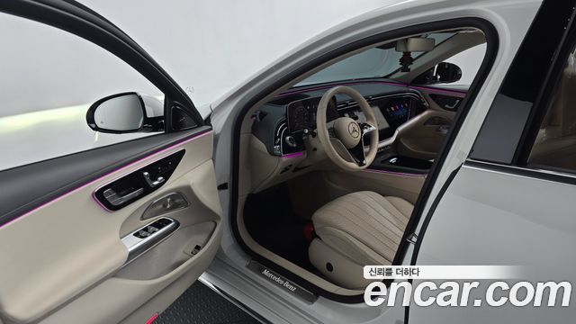 Mercedes-Benz E-Class 2025 — photo 13