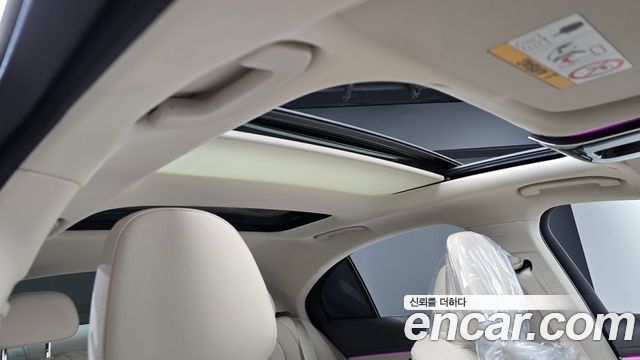 Mercedes-Benz E-Class 2025 — photo 22