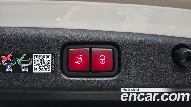 Mercedes-Benz E-Class 2025 — photo 23
