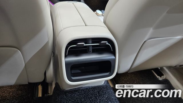 Mercedes-Benz E-Class 2025 — photo 26