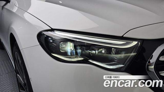 Mercedes-Benz E-Class 2025 — photo 8