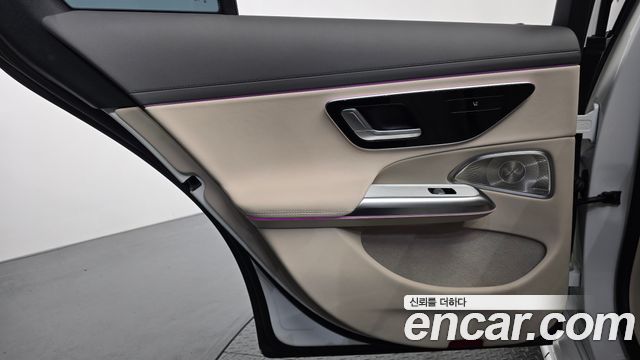 Mercedes-Benz E-Class 2025 — photo 15