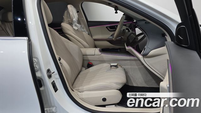 Mercedes-Benz E-Class 2025 — photo 16