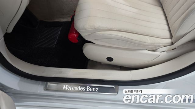 Mercedes-Benz E-Class 2025 — photo 28