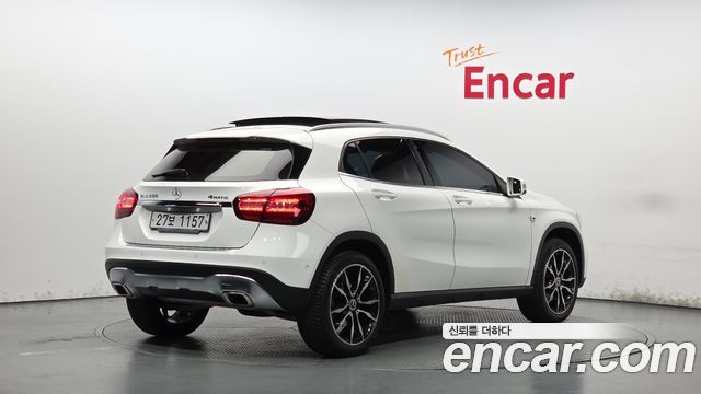Mercedes-Benz GLA-Class 2018 — photo 2