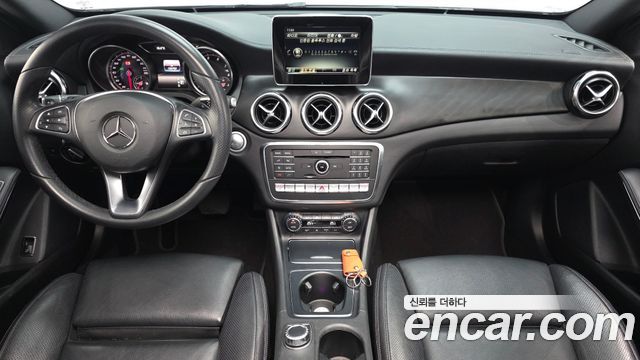 Mercedes-Benz GLA-Class 2018 — photo 10
