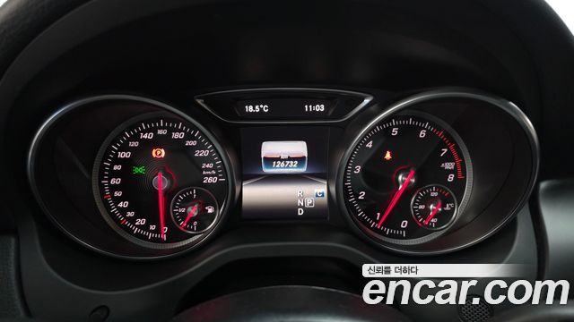 Mercedes-Benz GLA-Class 2018 — photo 11