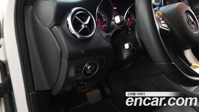 Mercedes-Benz GLA-Class 2018 — photo 17