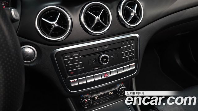 Mercedes-Benz GLA-Class 2018 — photo 21