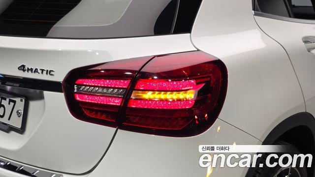 Mercedes-Benz GLA-Class 2018 — photo 9