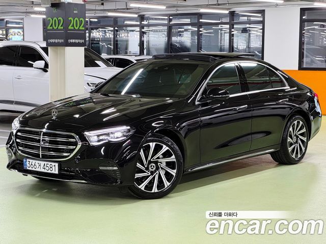 Mercedes-Benz E-Class 2025 — photo 1