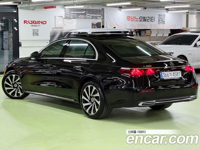 Mercedes-Benz E-Class 2025 — photo 3