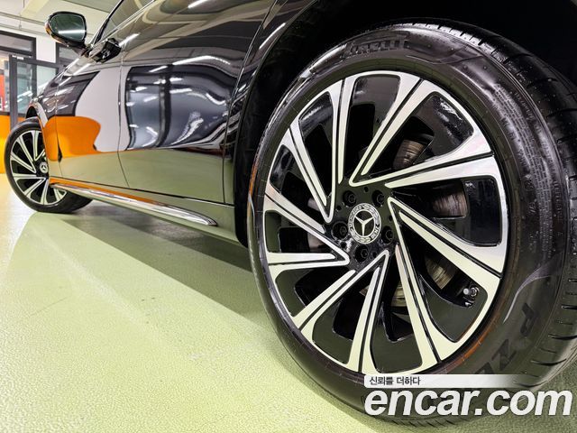 Mercedes-Benz E-Class 2025 — photo 7