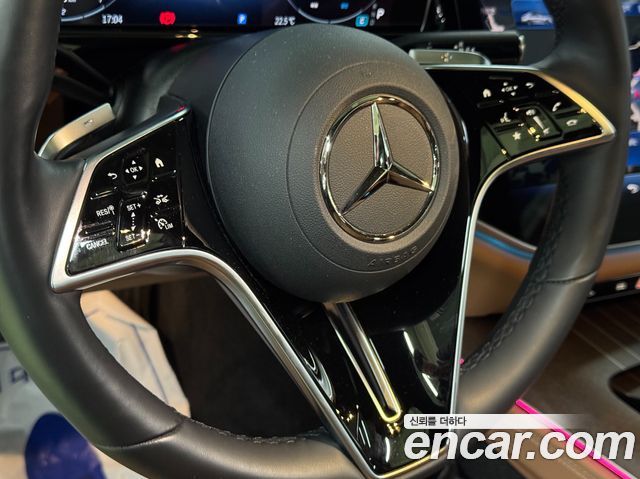 Mercedes-Benz E-Class 2025 — photo 10
