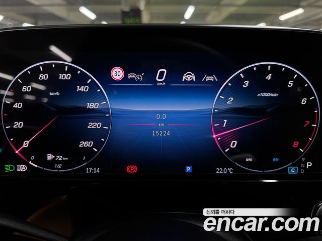 Mercedes-Benz E-Class 2025 — photo 11