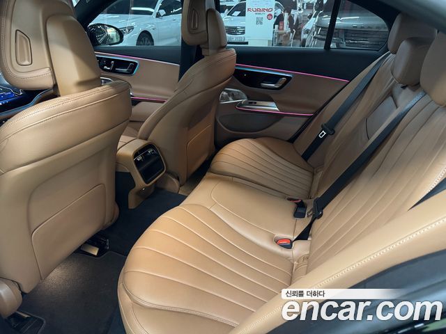 Mercedes-Benz E-Class 2025 — photo 16