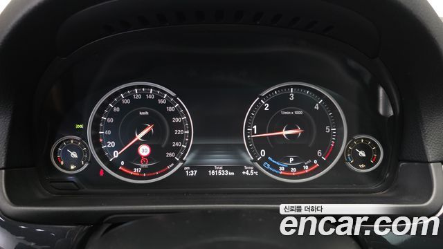 BMW 5-Series 2015 — photo 11