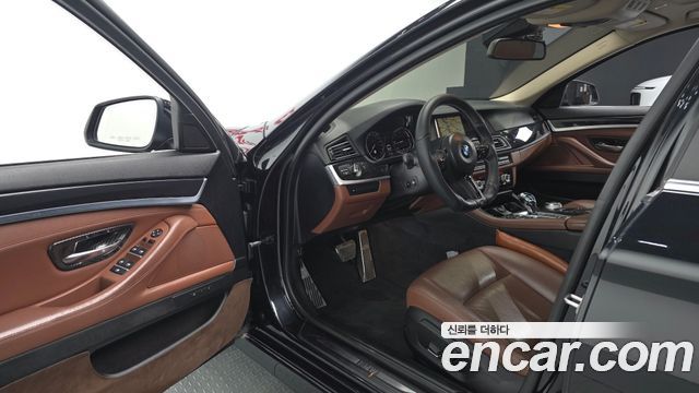 BMW 5-Series 2015 — photo 13