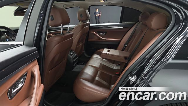 BMW 5-Series 2015 — photo 17