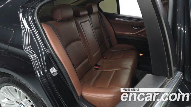 BMW 5-Series 2015 — photo 18
