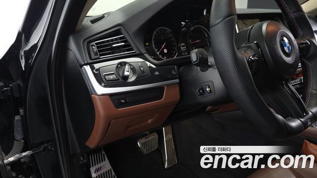 BMW 5-Series 2015 — photo 19