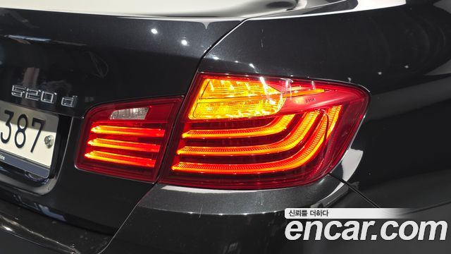 BMW 5-Series 2015 — photo 9
