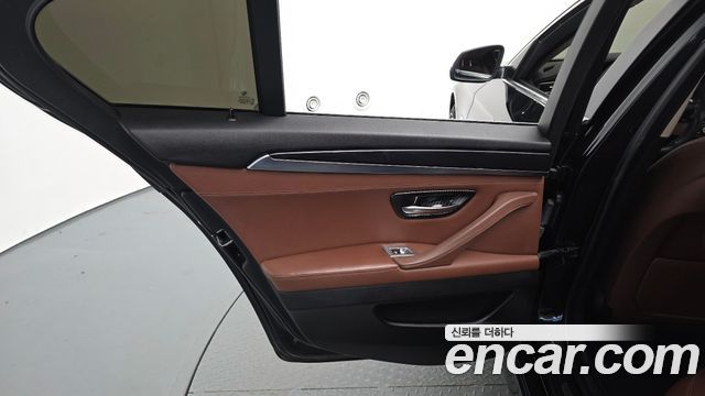 BMW 5-Series 2015 — photo 15