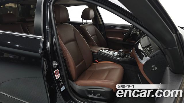 BMW 5-Series 2015 — photo 16