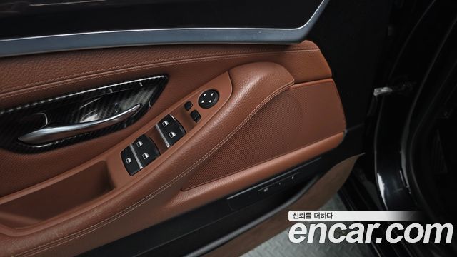 BMW 5-Series 2015 — photo 30