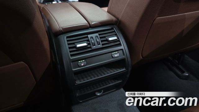BMW 5-Series 2015 — photo 32