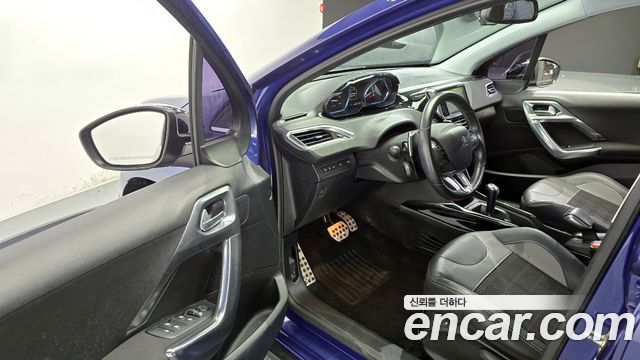 Peugeot 2008 2015 — photo 10