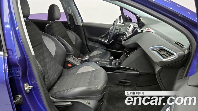 Peugeot 2008 2015 — photo 11