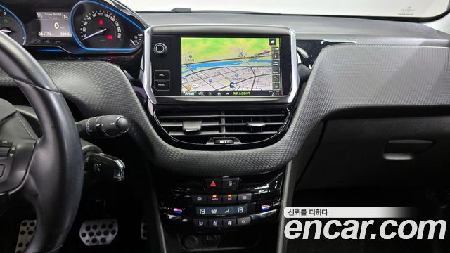 Peugeot 2008 2015 — photo 15