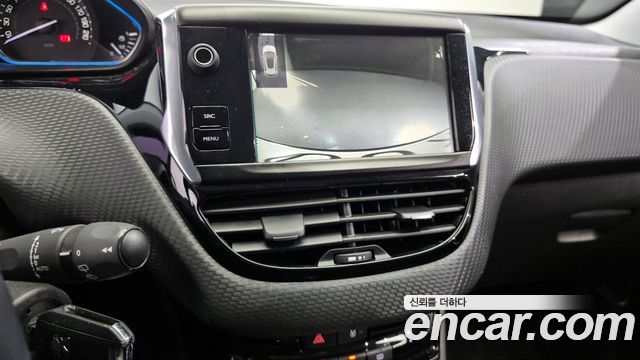 Peugeot 2008 2015 — photo 16