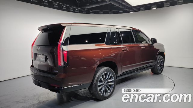 Cadillac Escalade 2022 — photo 2