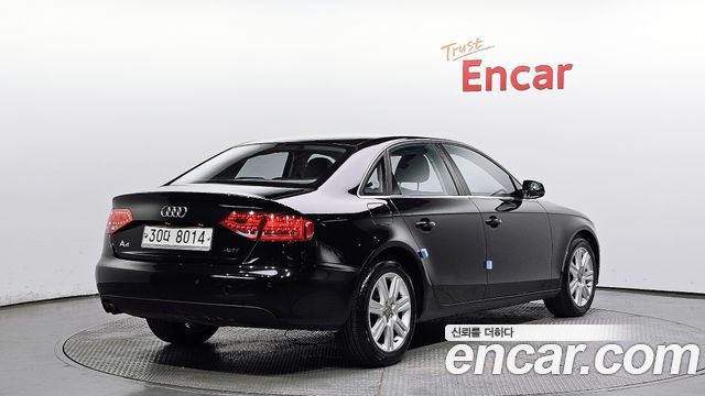 Audi A4 2011 — photo 2