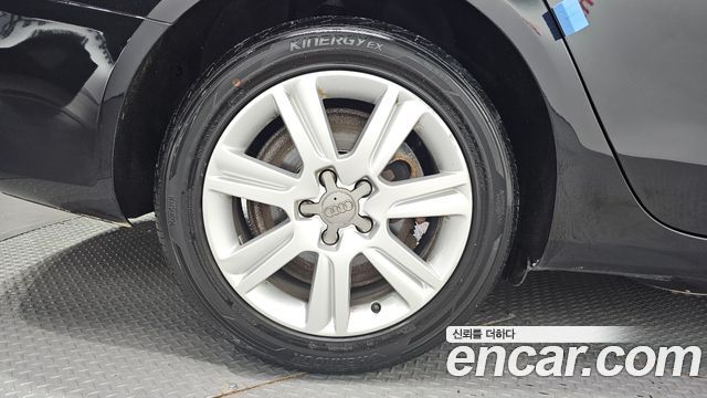 Audi A4 2011 — photo 5