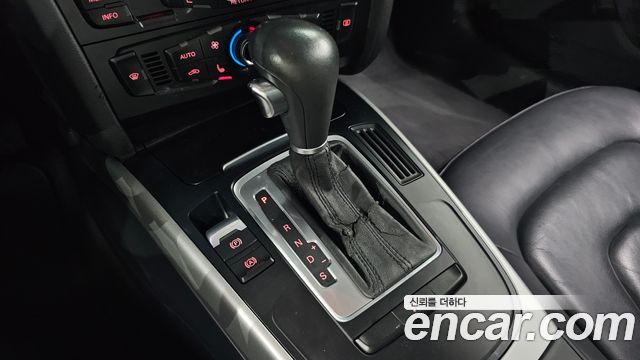 Audi A4 2011 — photo 9
